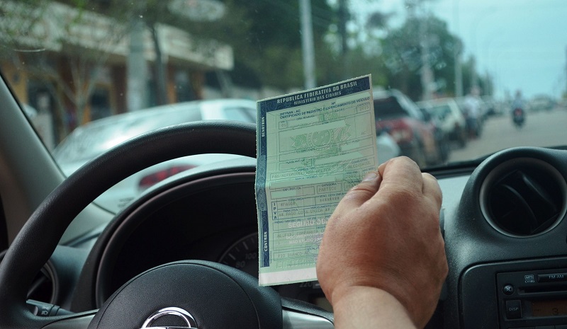 DETRAN Veículo com placa de final 1 e 2 deve ser licenciado até dia 30 de setembro-RADAR-DF