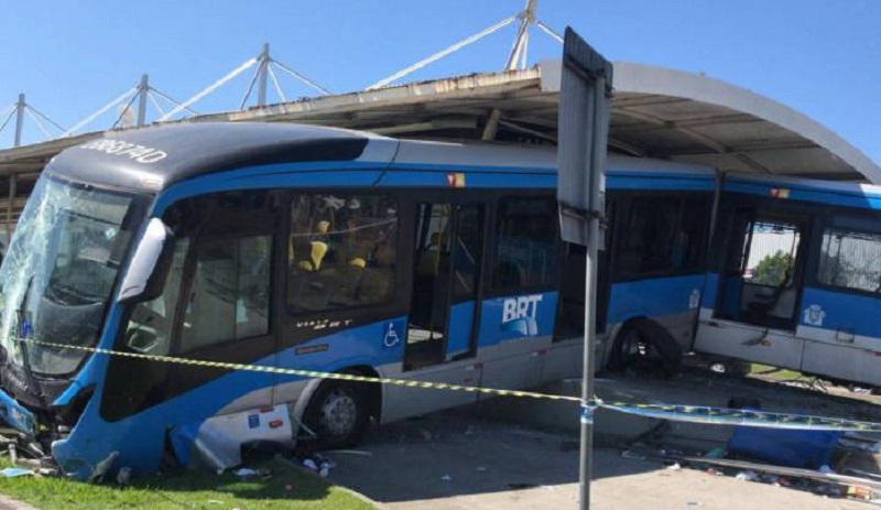 Ônibus BRT invade estação e deixa 15 pessoas feridas; confira o vídeo-RADAR-DF