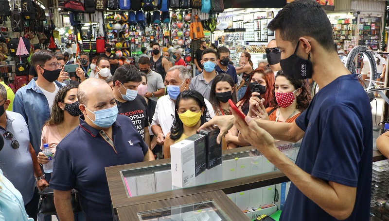 Acompanhado de deputados e secretários, governador visita Feira dos Importados-RADAR-DF