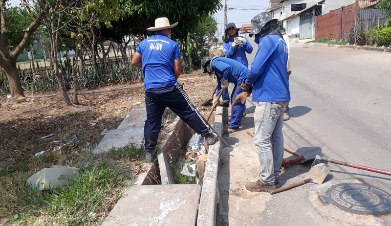 Administração limpa bocas de lobo e retira 800 toneladas de lixo em Sao Sebastião-RADAR-DF