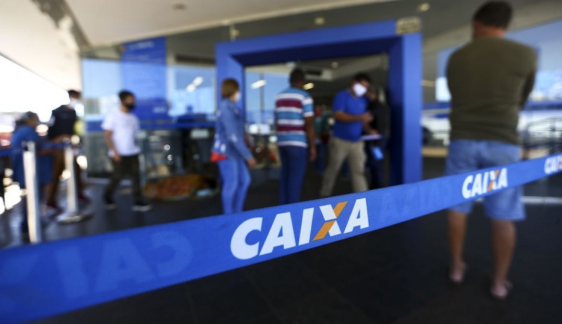 Agências da Caixa abrem das 8h às 12h deste sábado(3), para pagar auxílio emergencial