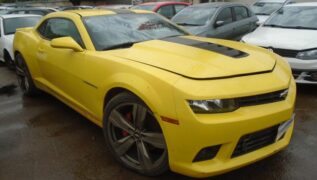 Camaro amarelo com lance mínimo de R$ 15 mil e Amarok branca com lances a partir de R$ 8 mil são destaques do leilão