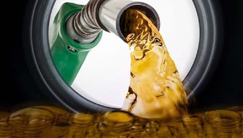 A Petrobras informou que elevará em 4% o preço médio do diesel em suas refinarias e em 5% o da gasolina a partir desta terça-feira (29)