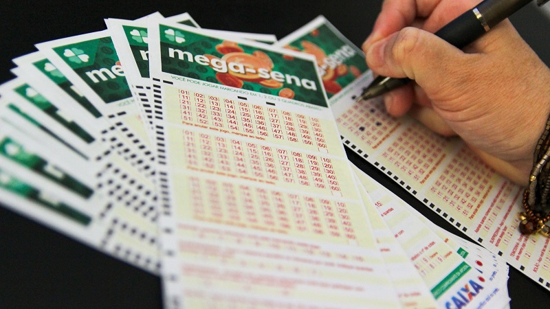 Dezenas serão sorteadas no Espaço Caixa Loterias, em São Paulo A aposta mínima, de seis números, custa R$ 4,50.