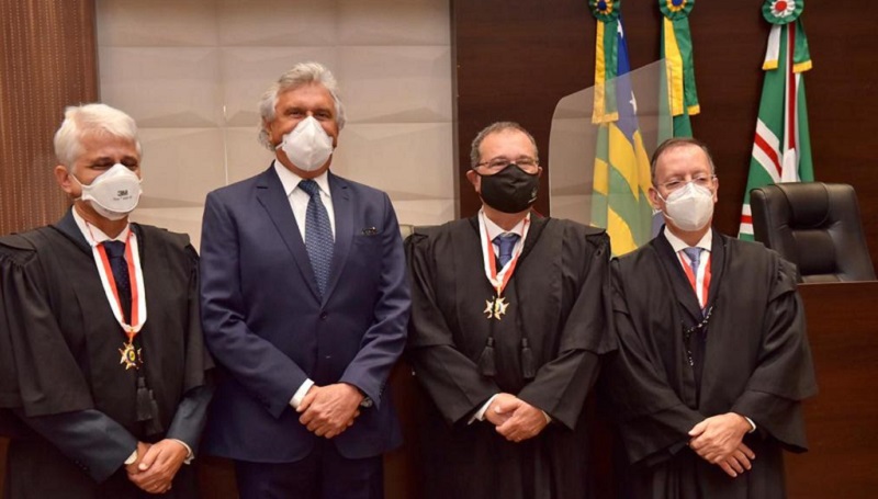 Durante a cerimónia de posse, o governador destaca parcerias entre os poderes  como instrumento para superar dificuldades