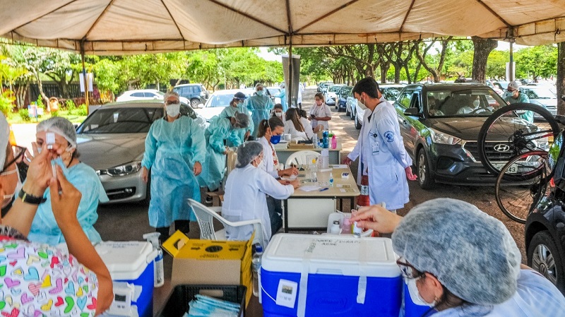 De sexta (6) a domingo (8), foram mais de 40,8 mil aplicações somente de D1, mais de 18 mil de segunda dose e 603 de dose única