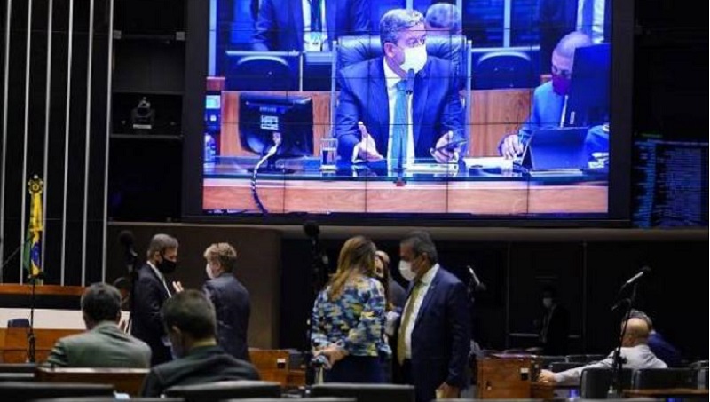 A análise dos destaques apresentados pelos partidos ficou para sessão marcada para esta manhã