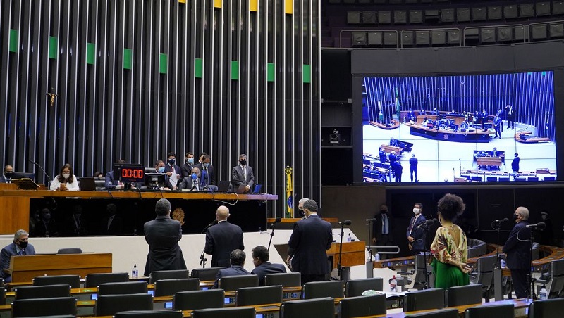 O distritão previa a eleição dos candidatos que obtiverem mais votos no pleito, sem levar em conta os votos dados aos partidos, como ocorre no atual sistema proporcional