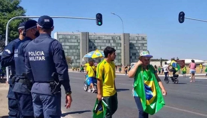 Os protestos de Brasília terminaram sem ocorrências graves, graças o esquema de segurança e o espirito ordeiro e democrático da população que foi para as ruas neste 7 de setembro