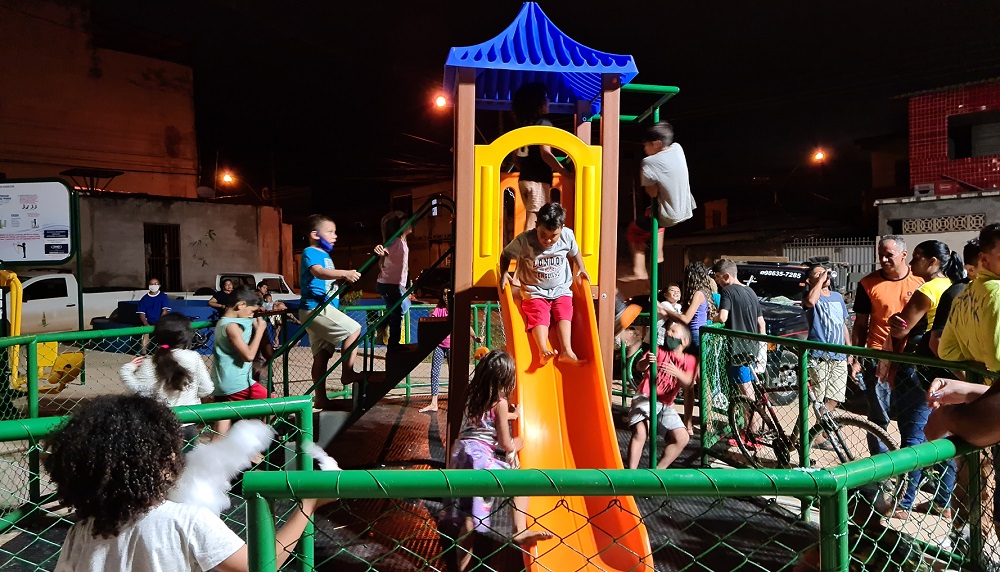 Antes, o local era todo feio. Cheio de mato, com moradores de rua, entulhos, moscas e doenças. Agora o cenário é outro, confirmam os moradores.