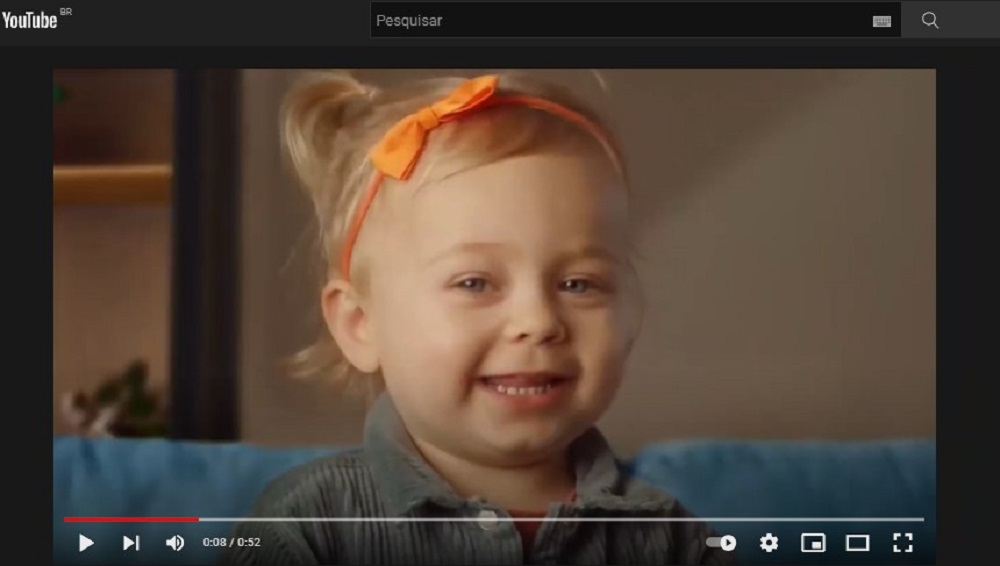 A bebê se tornou famosa  pela desenvoltura ao repetir corretamente palavras de difícil pronúncia. Nos últimos meses ela tem a sua imagem replicada na internet, em vários contextos, principalmente o político.