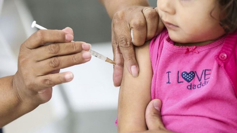 A Vacinação das crianças contra a Covid-19 é um assunto polêmico, que divide opinião entre os pais e até entre os juristas
