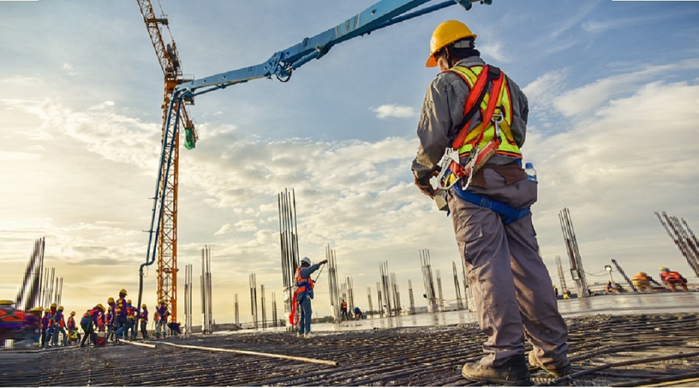 O maior salário ofertado no dia é para mestre de obras. São duas vagas com salário de R$ 3.000, mais benefícios