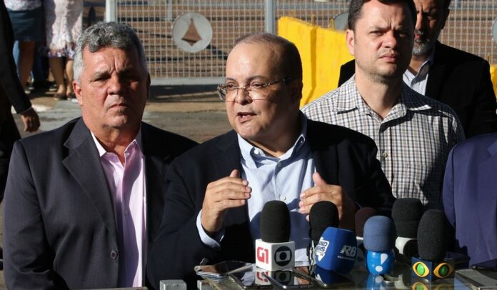 Sem espaço no União Brasil, por causa da disputa pelo controle da legenda no DF, Alberto Fraga tenta sua filiação ao PL, partido da base de apoio à reeleição do governador Ibaneis Rocha(MDB) 