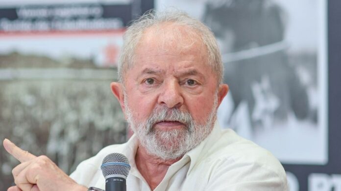 Irritado com a brigalhada entre petistas do DF, o ex-presidente Lula, que concorre a Presidência da República, resolveu bancar o nome do distrital Leandro Grass ao Buriti. Procurados, os caciques petistas do DF, não quiseram se manifestar sobre a posição de Lula.