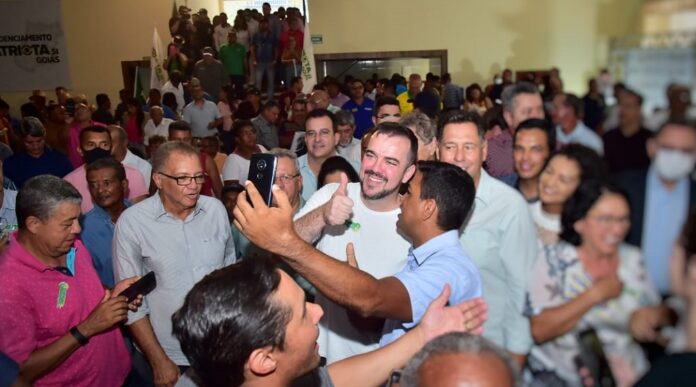 O apoio a Gustavo Mendanha (Patriotas), pré-candidato ao governo de Goiás, ganha ainda um batalhão de prefeitos, ex-prefeitos, vereadores e outras lideranças, todos descontentes com o governo Caiado. O evento politico da Cidade Ocidental Ocorre neste sábado(21)