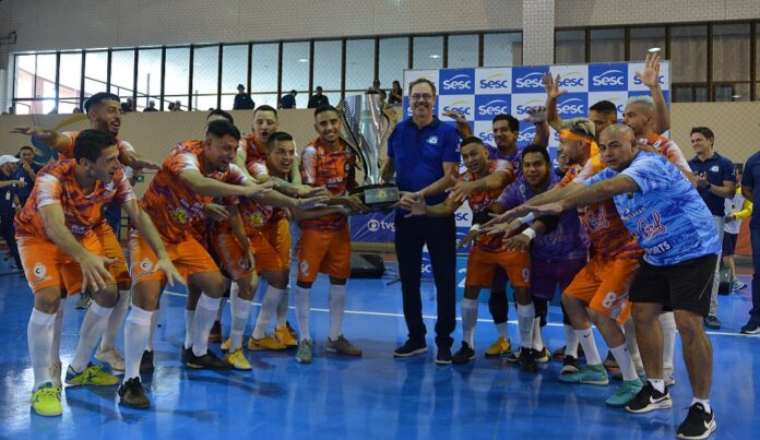 O presidente do Sistema Fecomércio-DF, José Aparecido Freire, esteve presente no ginásio para acompanhar a grande decisão e disse que a competição leva o esporte para todas as cidades satélites da capital federal.