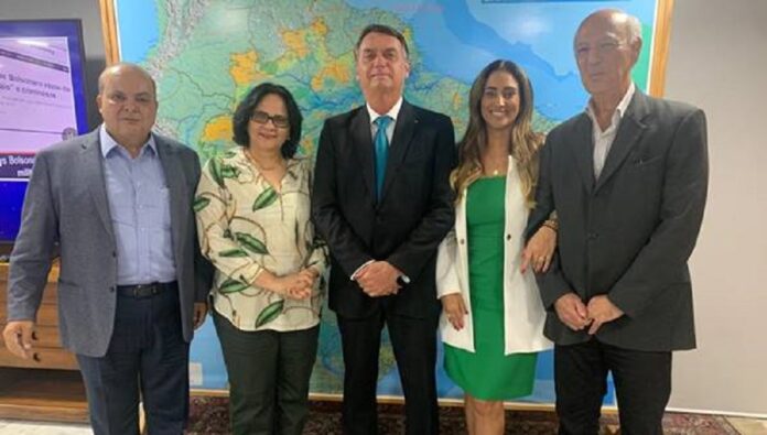 Um acordo firmado entre o governador Ibaneis Rocha(MDB), o presidente Jair Bolsonaro(PL) e o ex-governador José Roberto Arruda, garante a pre candidatura de Flávia Arruda(PL) como pré-candidata ao Senado na chapa majoritária do emedebista