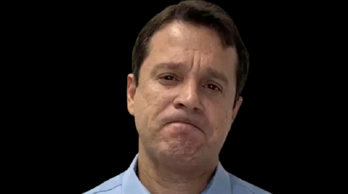 A briga intestinal entre Reguffe e o União Brasil continua e pode ter um fim já desenhado por todos no DF. A política pode sair dele por não ter a coragem de se definir. Continua como uma esfinge e tenta colocar a culpa nos outros. Quem se filiou ao partido, contando com ele, se sente prejudicado
