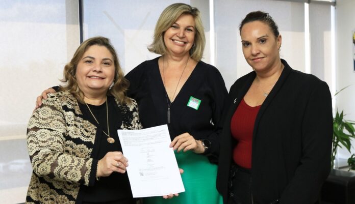 O contrato foi assinado pela secretária de Saúde, Lucilene Florêncio. Mais de 100 cirurgias reguladas por mês e atendimento emergencial para infartados serão oferecidos para fortalecer o atendimento da rede pública