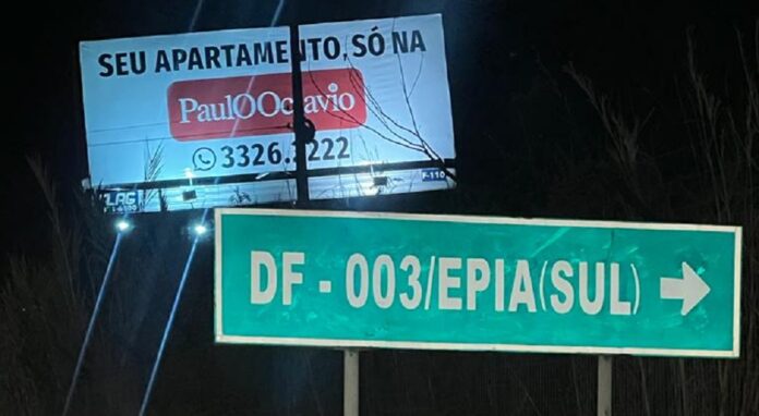 Parece ser normal, se for justificado, que se trata apenas de uma propaganda da marca em que o empresário e candidato, a governador, tenta vender seus apartamentos. No entanto, o proposito pode ser outro. Cheira propaganda antecipada