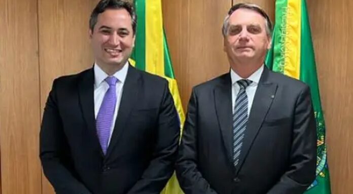 O presidente do União Brasil, Manoel Arruda, foi levado pessoalmente ao presidente Bolsonaro no início da tarde de hoje. O apoio foi costurado pelo ministro Anderson Torres. A situação coloca em saia justa o Senador Reguffe, pré-candidato ao Buriti e contra Bolsonaro