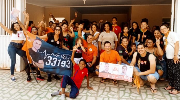 Com uma equipe articulada e dividida estrategicamente, o bombeiro militar alcança todos os cantos da região em uma campanha corpo a corpo com o eleitor