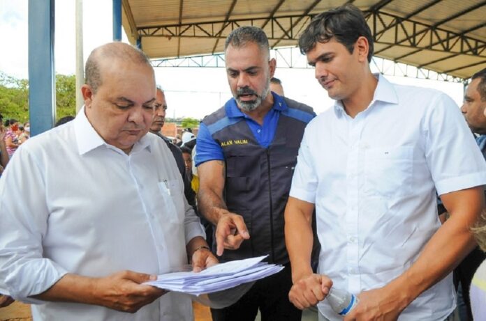 Alan Valim mostra ao governador Ibaneis e ao presidente da Câmara Legislativa, Rafael Prudente, sobre a importância de levar a segurança jurídica as inúmeras comunidades de São Sebastião. Zumbi dos Palmares já foi incluída no processo de regularização