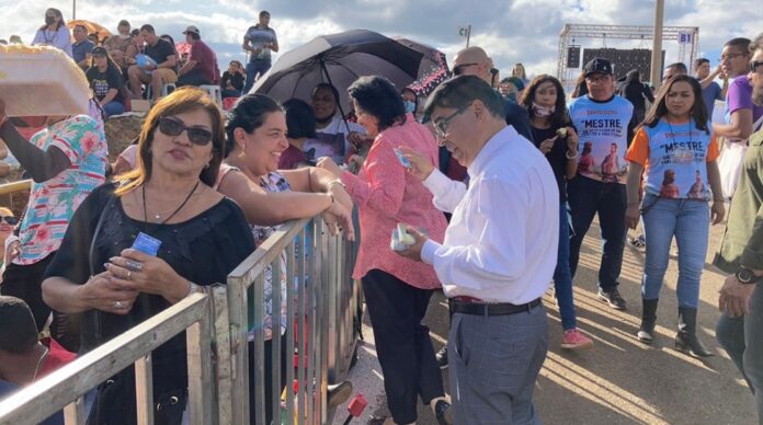 Ao lado de Damares Alves, candidata ao Senado, pelo Republicanos, o candidato Paulo Fernando, candidato a deputado federal, pelo mesmo partido, chega a reta final da campanha com o seu nome consolidado, junto ao eleitorado bolsonarista conservador brasiliense, para conquistar uma das oito vagas da Câmara dos Deputados.