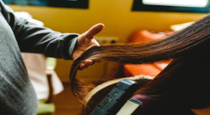 alisante de cabelo potencializa riscos de câncer de útero, diz pesquisa