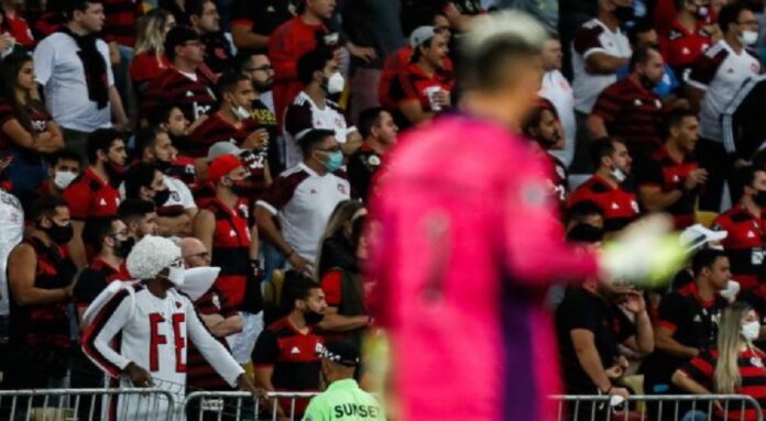 operação prende 4 torcedores em partida entre flamengo e corinthians