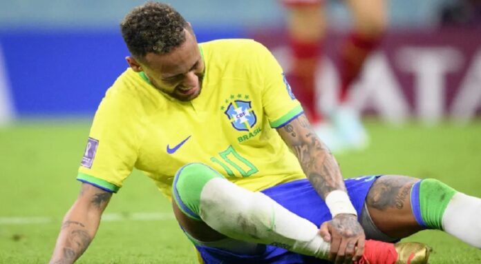 após lesão no tornozelo, neymar fica fora dos próximos dois jogos do brasil