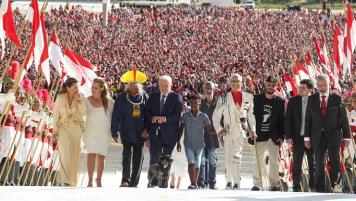 lula toma posse e pf derruba drones suspeitos na esplanada