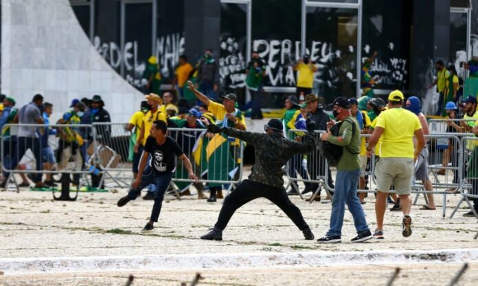 pcdf estima que mais de 400 vândalos deverão dormir hoje na cadeia