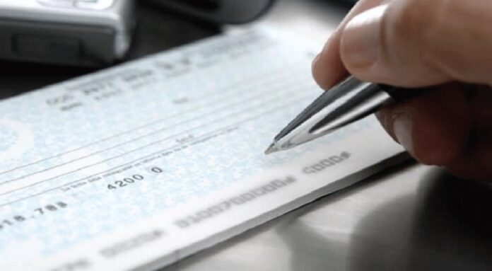 uso do cheque mantém queda em 2022 e redução chega a 94% desde 1995