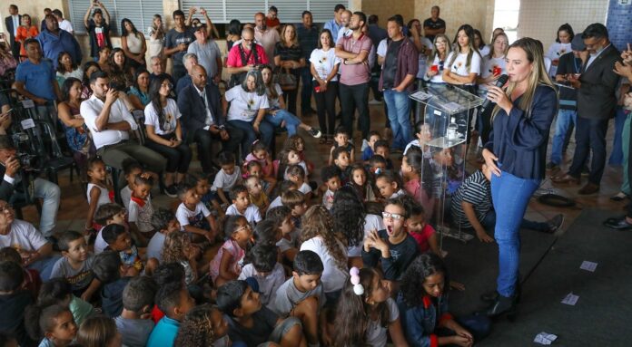 após lutar pela regularização, celina volta à 26 de setembro para inaugurar escola