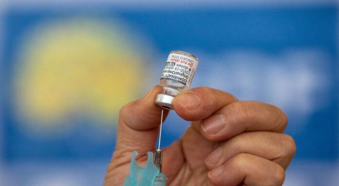 Governo amplia vacina bivalente da Covid-19 para todos acima de 18 anos