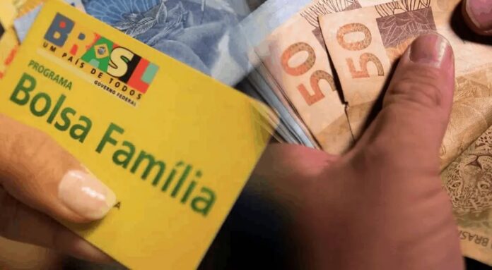 Governo bloqueia Bolsa Família de 1,2 milhão de 'famílias de uma pessoa só'