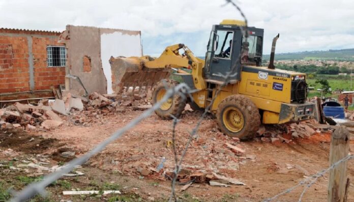De janeiro a março, o DF Legal já recuperou 1.868.700 m² de área pública ocupada irregularmente, o que equivale a 186 hectares de terra desobstruída. As operações continuam intensificadas