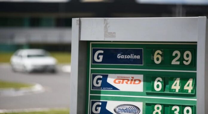 IPCA sobe em março, puxado pela alta da gasolina