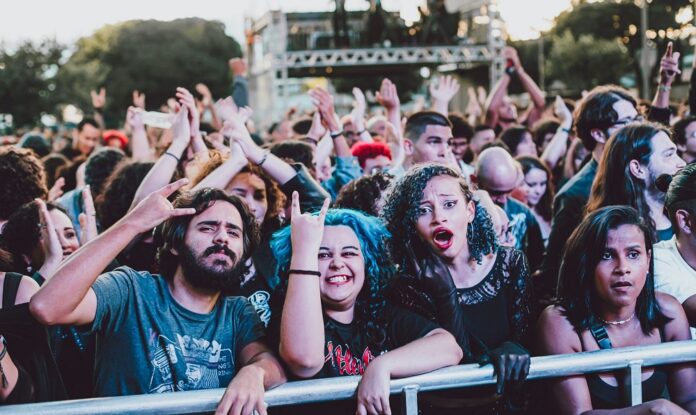 Mais de 12 mil pessoas vibraram e se emocionaram com grandes atrações como Sepultura e Os Raimundos, além da participação de importantes bandas locais do Distrito Federal, como As verdades de Anabela e Galinha Preta.