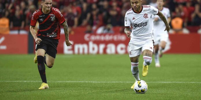 Os dois times se enfrentam 16h de hoje (07), pela 4ª rodada do principal campeonato de clubes do país. A A última vez que o Athletico perdeu uma partida na Arena da Baixada em Curitiba, foi no dia 25 de outubro de 2022, em derrota por 3 a 1 para o Palmeiras.