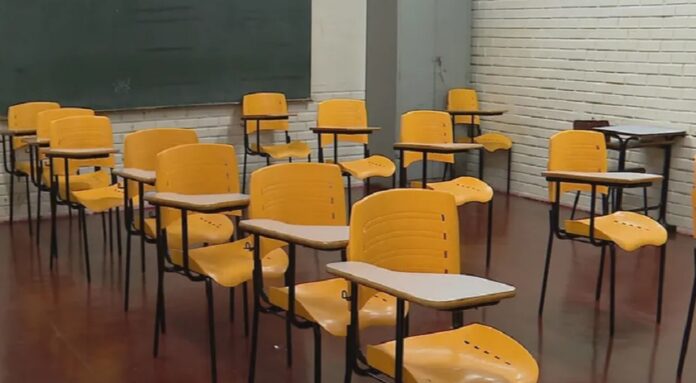 Devido greve dos professores, aulas perdidas deverão ser repostas também aos sábados
