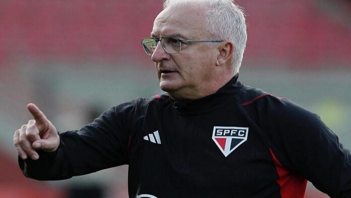 Dorival se mostra insatisfeito com arbitragem após empate do tricolor fora de casa