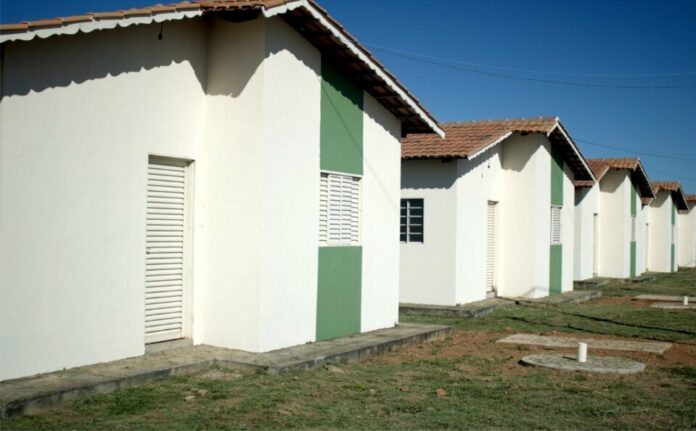 Agência Goiana de Habitação (Agehab) e a Secretaria de Estado da Infraestrutura dão início à construção de casas a custo zero em Ouvidor, na região Sudeste do Estado.