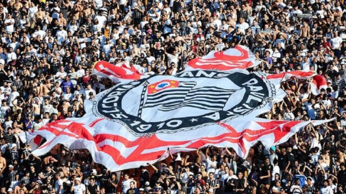 Por causa de cantos homofóbicos entoados por parte de sua torcida, durante jogo contra o São Paulo, o Corinthians foi punido com a perda de um mando de campo, pelo Superior Tribunal de Justiça Desportiva do Futebol (STJD).