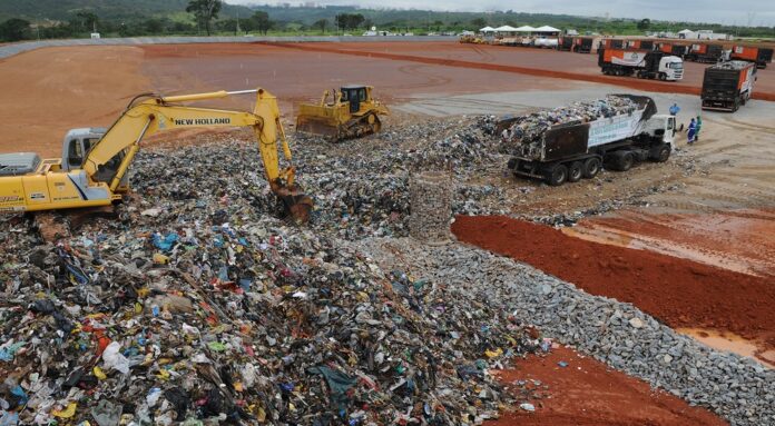Aterro do DF recebe 62 mil toneladas de lixo por mês
