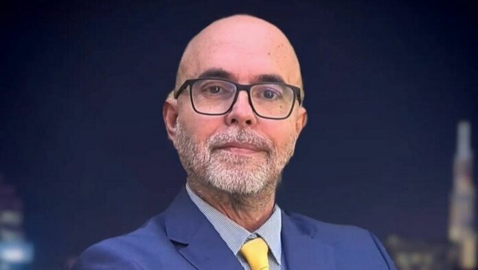 Com 35 anos de experiência no setor financeiro, Luiz Carlos Belém que é economista e consultor de empresas, também atuou entre 2021 e 2023 em três ministérios do governo Bolsonaro: Desenvolvimento, Economia e Turismo.