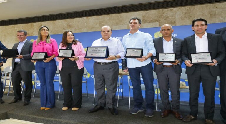Em lançamento da Feira do Morango, governador celebra momento do agro no DF