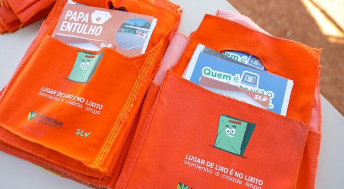 Iniciativa dá destino sustentável para uniformes antigos dos garis